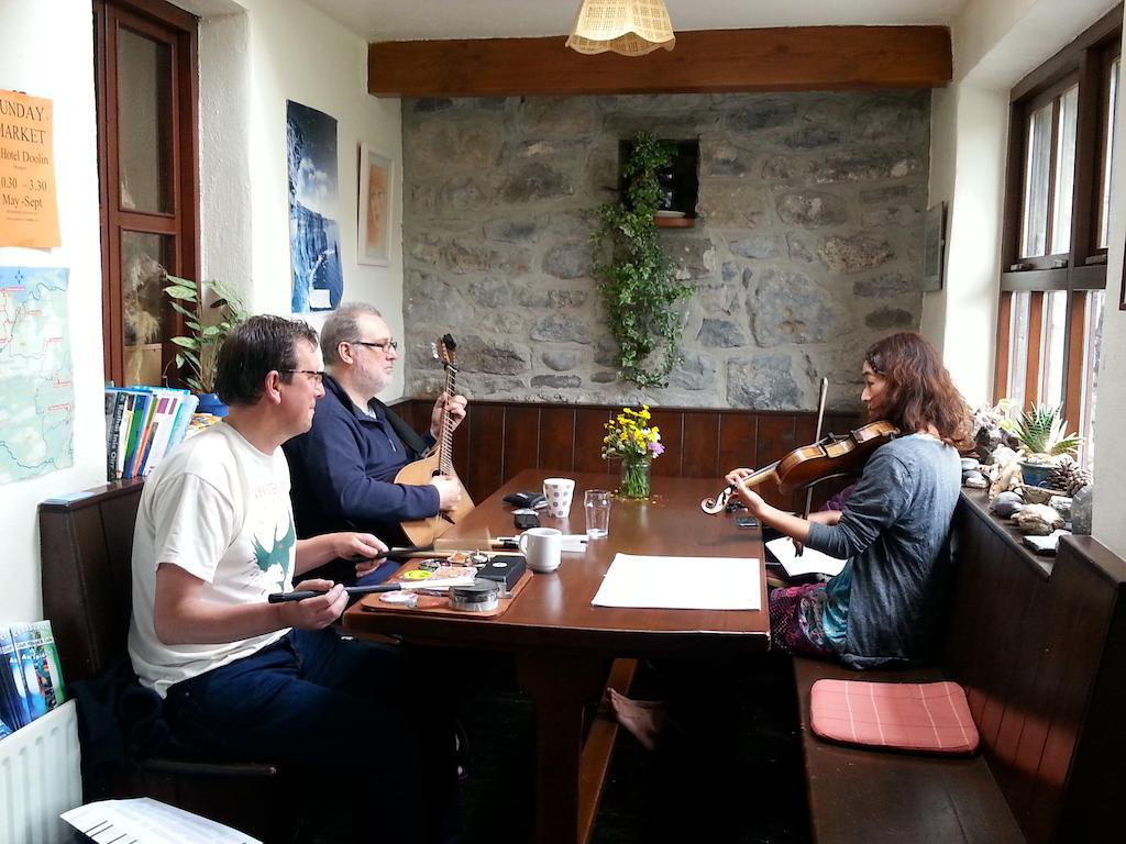 Aille River Tourist Hostel And Camping Doolin Exterior foto