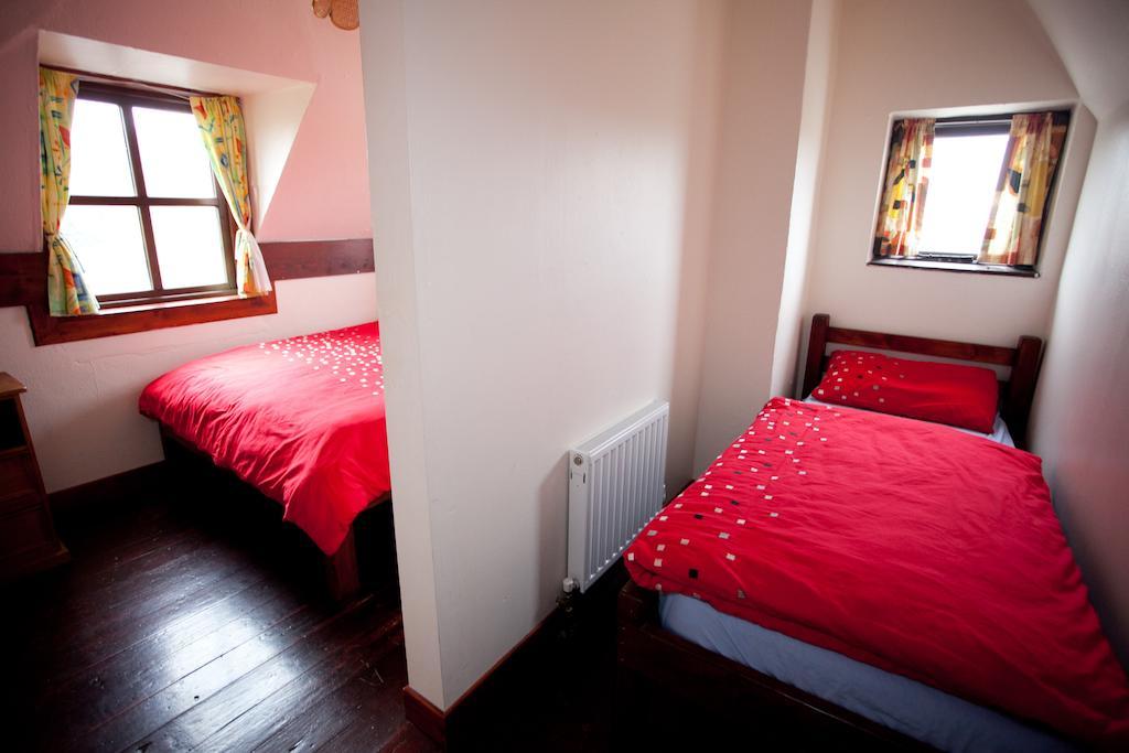 Aille River Tourist Hostel And Camping Doolin Quarto foto
